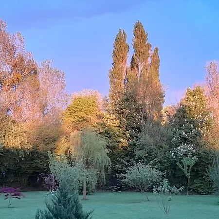 Сasa de vacaciones Maison Independante Avec Parc Au Calme Fumichon