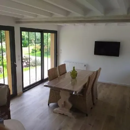 Сasa de vacaciones Maison Independante Avec Parc Au Calme Fumichon